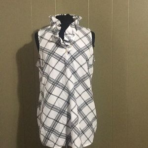 Black and white Mud Pie top